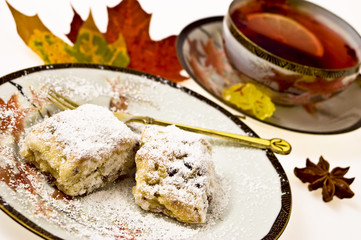 Kuchen mit Tee
