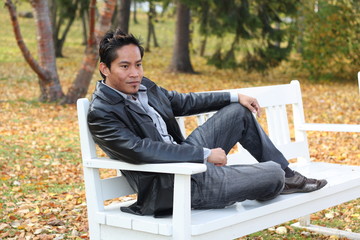 Obraz premium Man posing in the park