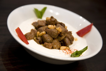 Diced lamb fillet with Hummus