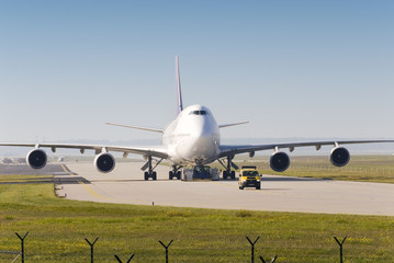 Flugzeug auf Rollbahn