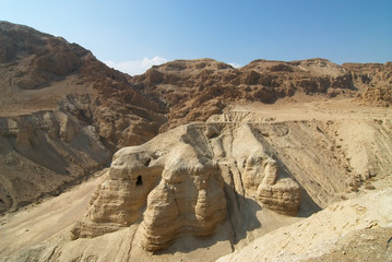 Qumeran caves where the dead sea scrolls where discovered