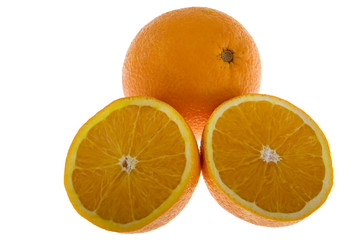 frische Orangen, isoliert vor weissem Hintergrund