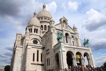 Fototapeta na wymiar Famous Sacre Coeur Cathedral