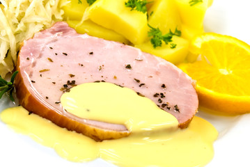 Kasseler Scheiben  mit Soße ,Kartoffeln,Sauerkraut