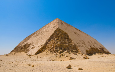 Fototapeta na wymiar Bent piramidy w Dahszur, Kair, Egipt