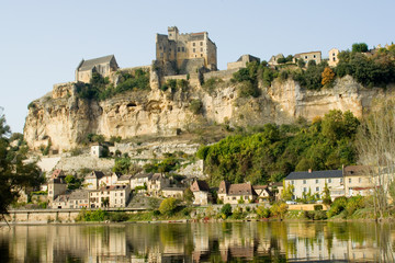 Fototapeta na wymiar chateau en Périgord