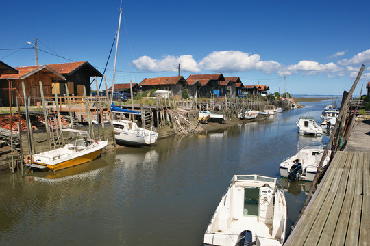 Port ostr&eacute;icole et cabanes de p&ecirc;cheurs