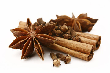 cannella,anice e chiodi di garofano
