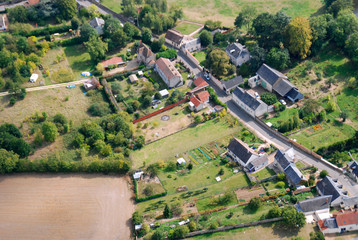 maisons et lac vu d'avion