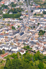 Obraz premium église vue d'avion et le village