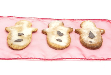 Selbstgemachte Weihnachtsplätzchen als Schneemänner