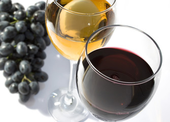 Two wineglasses with grapes