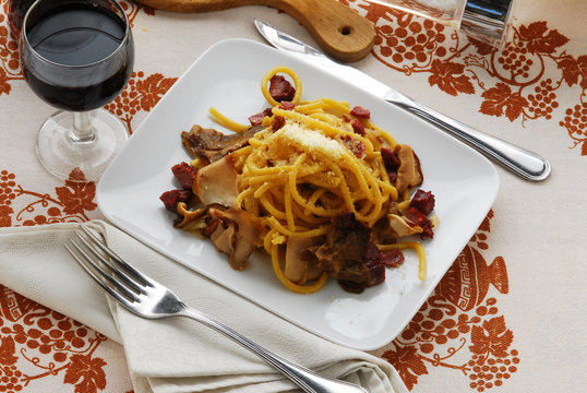 Bigoli grossi con l oca e porcini - Primi - Ricetta del Veneto