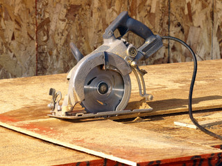 A circular saw waiting to be used.