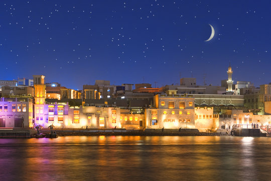 Altstadt in Dubai bei Mondschein, Emirate