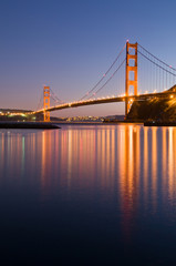 Fototapeta na wymiar Golden Gate Bridge w San Francisco pochodzi z Fort Baker.