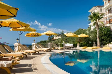Foto auf Acrylglas Poolside at a resort in the Turkish Mediterranean. © Can Balcioglu