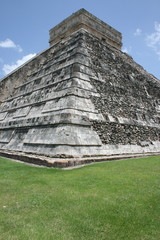 Pyramide maya &agrave; Chitchen itza au mexique