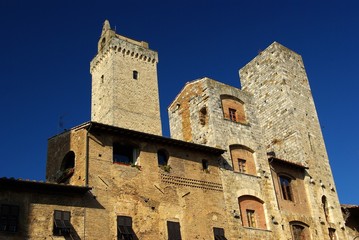 Fototapeta na wymiar San Gimignano: Torre Grossa e Torri Ardinghelli