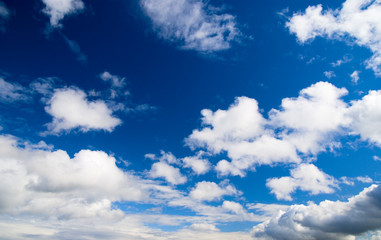 Fototapeta na wymiar perfect blue cloudy sky