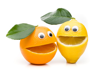 Lachendes Orange und zitrone mit Blatt
