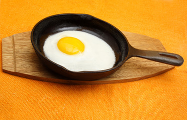 sunny-side-up egg in a black cast iron pan