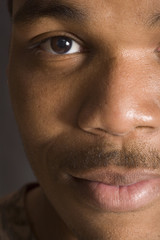 Obraz premium closeup of a smiling young African American man