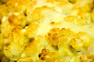 Blumenkohl-Auflauf mit gratinierter Käse-Kruste