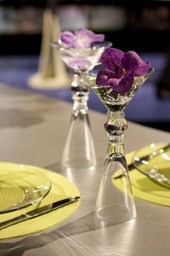 Table setting with glass plates and two flower vases