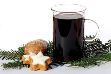 Gl&uuml;hwein mit Geb&auml;ck