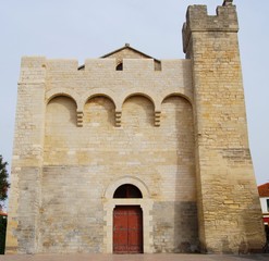 Fototapeta na wymiar Eglise fortifiée des saintes Maries de la mer