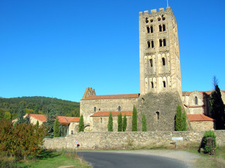 Fototapeta na wymiar Saint Michel de Cuxa wieża