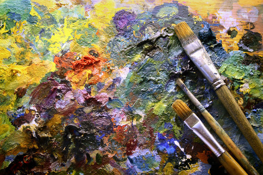 palette with paintbrushes
