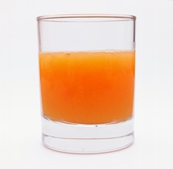 glas frisch gepresster osaft