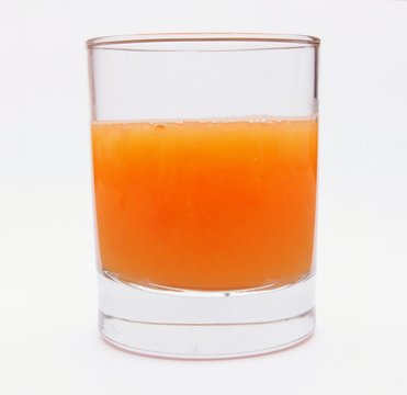 glas frisch gepresster osaft