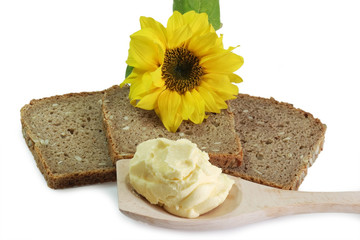 Brotscheiben mit Sonnenblumenmargarine
