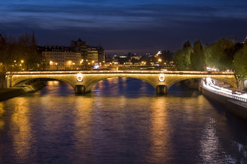 Ponts de Paris la nuit