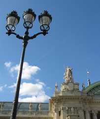Fototapeta na wymiar Lampadaire devant le Grand Palais, Paris, France.