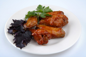 Chicken wings in a tomato sauce with безиликом and parsley.