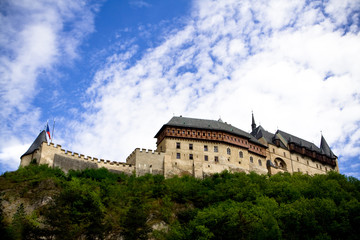 Fototapeta na wymiar Średniowieczny zamek Karlstein na wzgórzu. Czeck Republic
