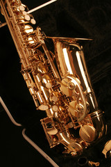 picture of a beautiful golden saxophone