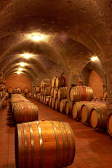 Weinkeller,Rotwein im Barrique Faß ausgebaut,Toskana,Italien - 10279837