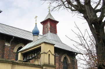 Fototapeta na wymiar Petits clochers d'une église russe orthodoxe.