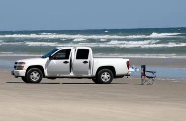 Fotobehang White pickup truck on the beach, southern Texas, USA © philipus