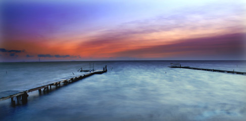 Fototapeta na wymiar Sea at dusk