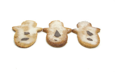 Selbstgemachte Weihnachtsplätzchen als Schneemänner