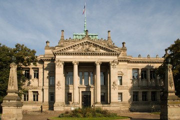 Fototapeta na wymiar Pałac Sprawiedliwości w Strasburgu