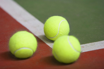 Tennis balls