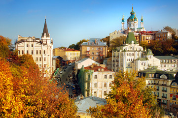 Fototapeta na wymiar Jesienią miasto
