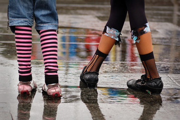 emo shoes standing under the rain - obrazy, fototapety, plakaty